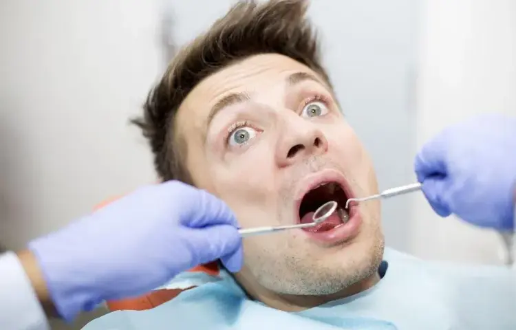 Co dentysta wkłada do zęba po usunięciu? Materiały i gojenie
