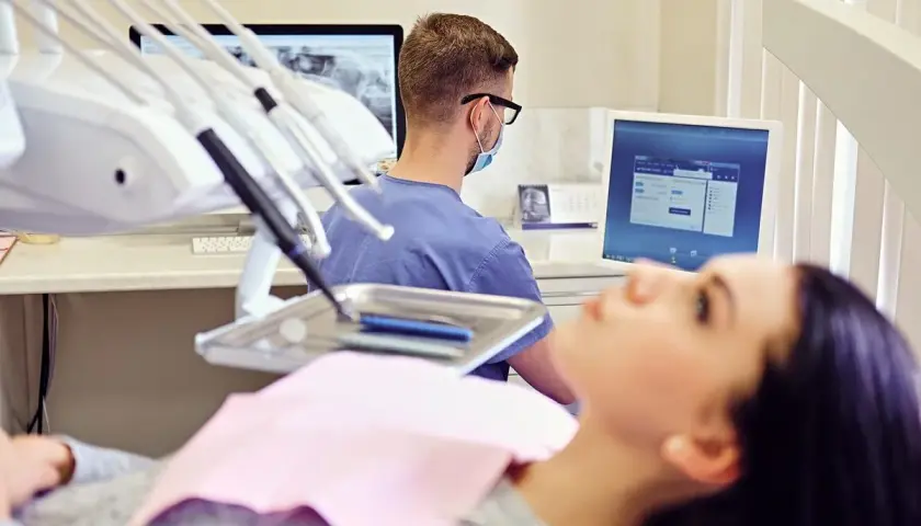 Dentysta na L4: Czy to legalne? Kody 1 i 2, kontrole ZUS