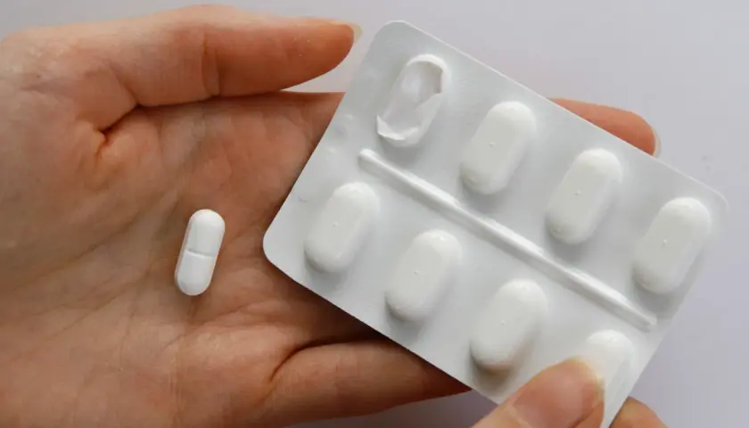 Leki po szczepieniu COVID-19: Paracetamol czy Ibuprofen?