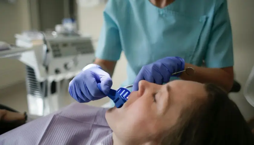 Lęk przed dentystą? Skuteczne sposoby i bezbolesne leczenie